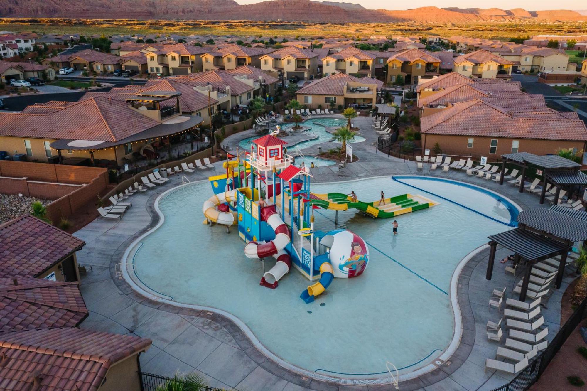 Paradise Village 36 Bunk Beds, Bbq Grill, Community Resort Style Pool And Water Park Santa Clara Kültér fotó